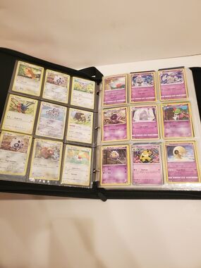 Pokemon Card Binder Album - Black with Yellow-Edged Sleeves 900 Cards Common